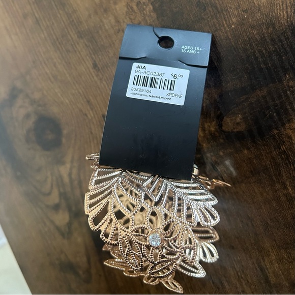 Gold bangle bracelet ⭐️ - Picture 3 of 6